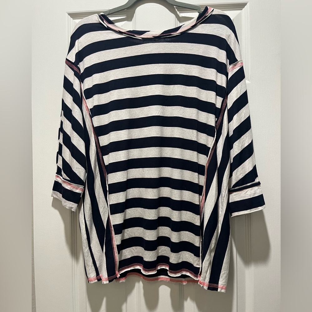 Honeyme size large never worn Flowey top